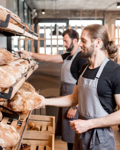 sellers-working-in-the-bakery-shop-Z7LTFLW-1024x683